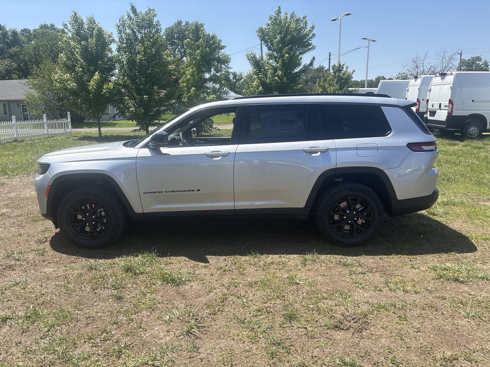 New 2026 Jeep Grand Cherokee L 4WD image 8