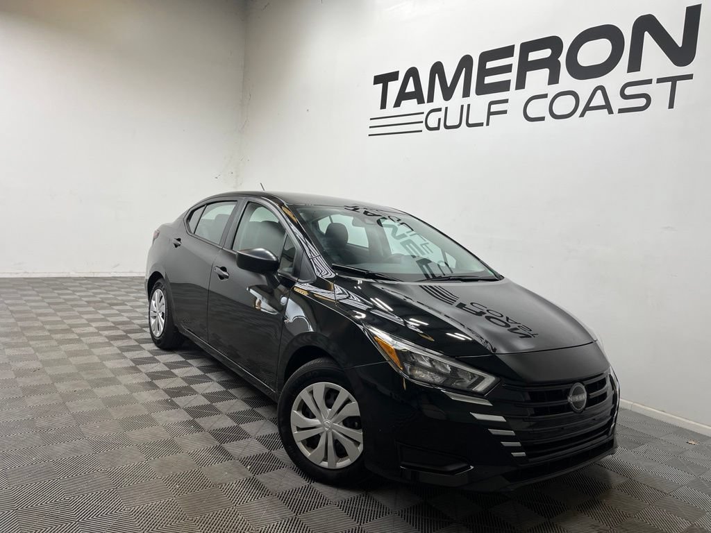 Used 2025 Nissan Versa S w/ Trunk Package FWD image 1