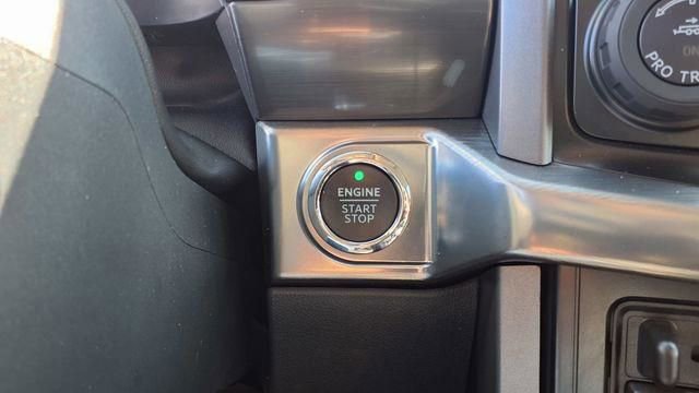 Used 2023 Ford F150 Lariat w/ Trailer Tow Package image 31