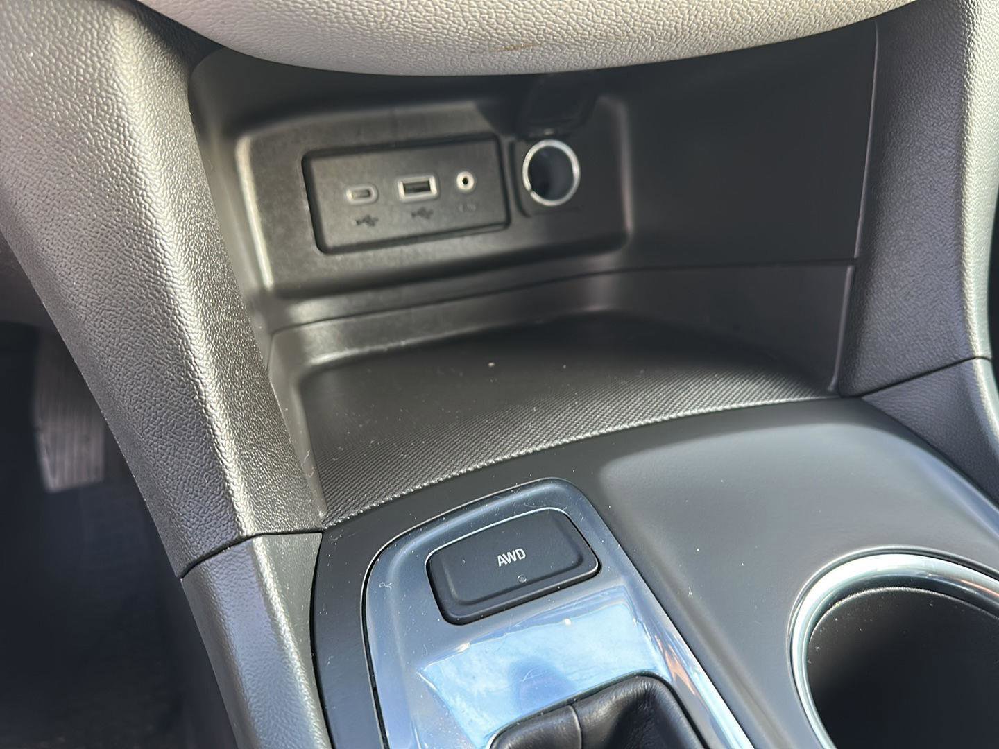 Used 2024 Chevrolet Equinox LS w/ LS Convenience Package image 34