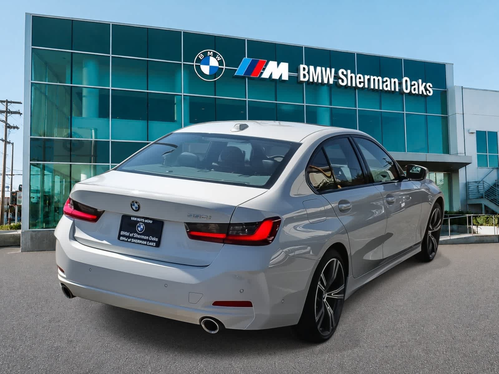 Certified 2023 BMW 330i Sedan w/ Parking Assistance Package RWD image 4