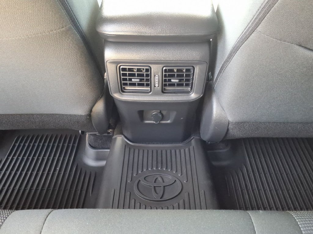 Certified 2024 Toyota RAV4 LE FWD image 4