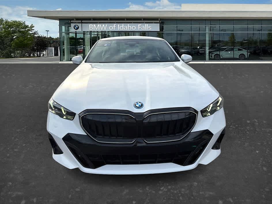 Certified 2026 BMW 550e xDrive AWD/4WD image 4