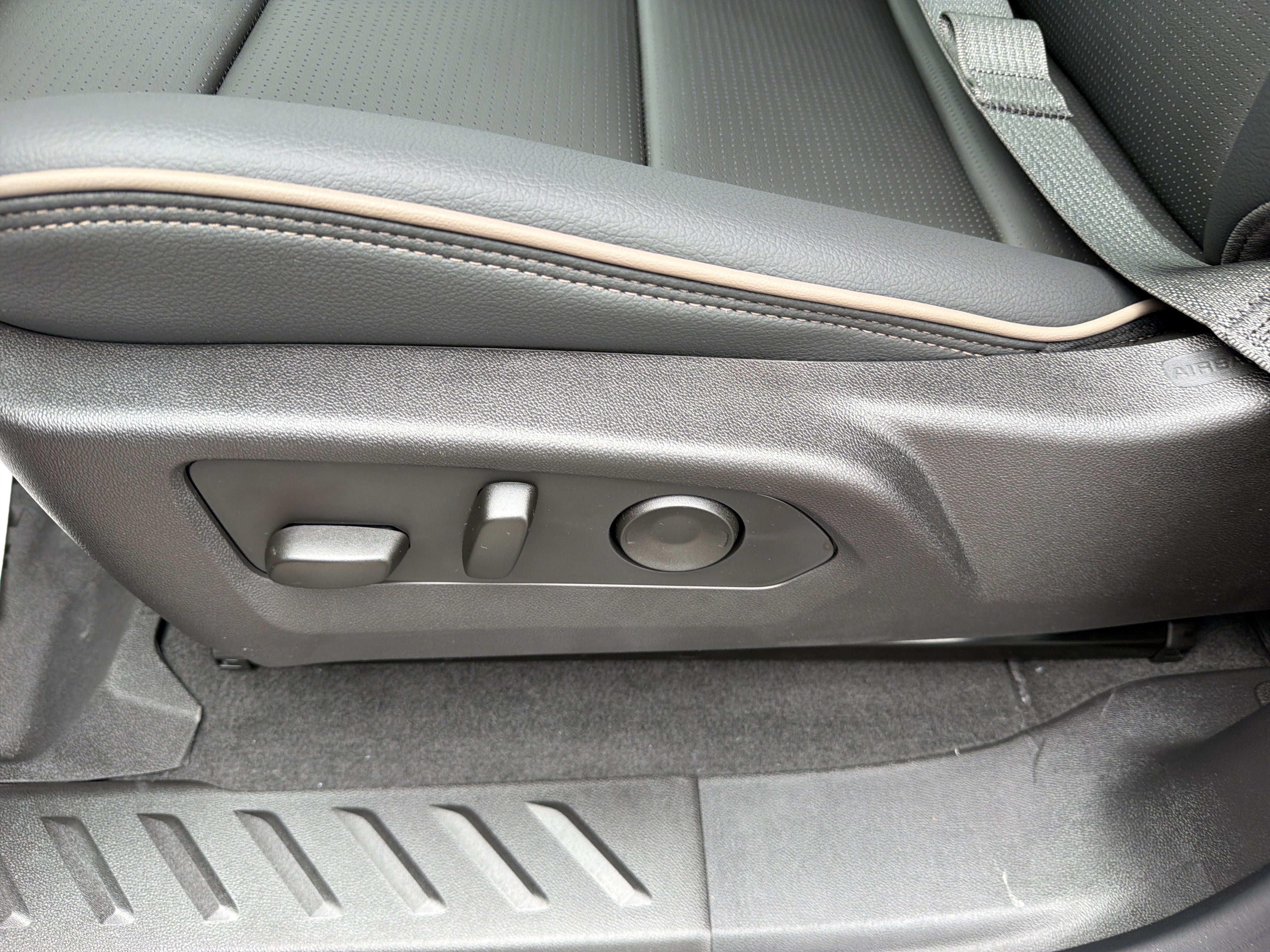 New 2026 GMC Canyon Denali AWD/4WD image 18