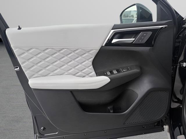 New 2025 Mitsubishi Outlander SEL image 11