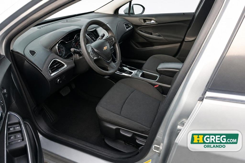 Used 2017 Chevrolet Cruze LT FWD image 10