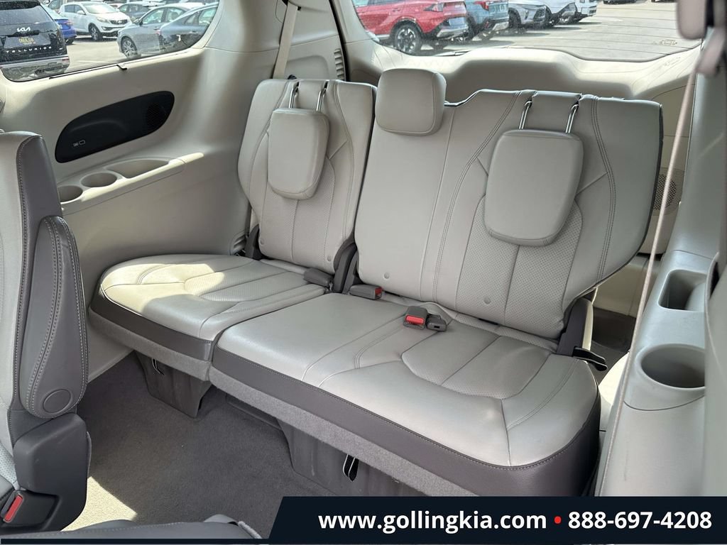 Used 2017 Chrysler Pacifica Touring-L Plus FWD image 9