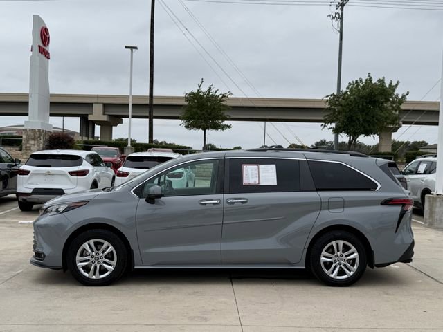 Used 2022 Toyota Sienna XLE Woodland Edition AWD/4WD image 7