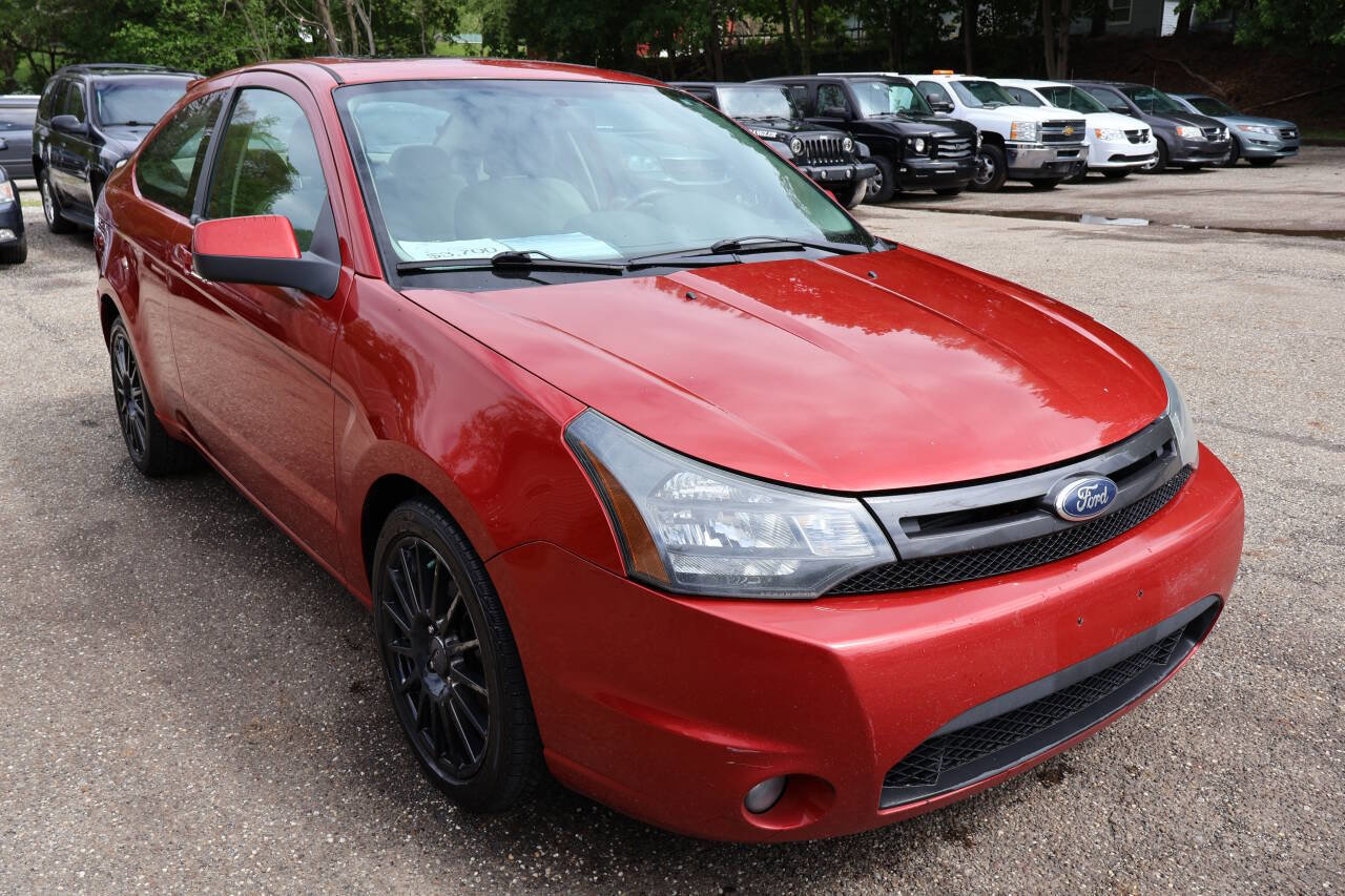 Used 2010 Ford Focus SES FWD image 1