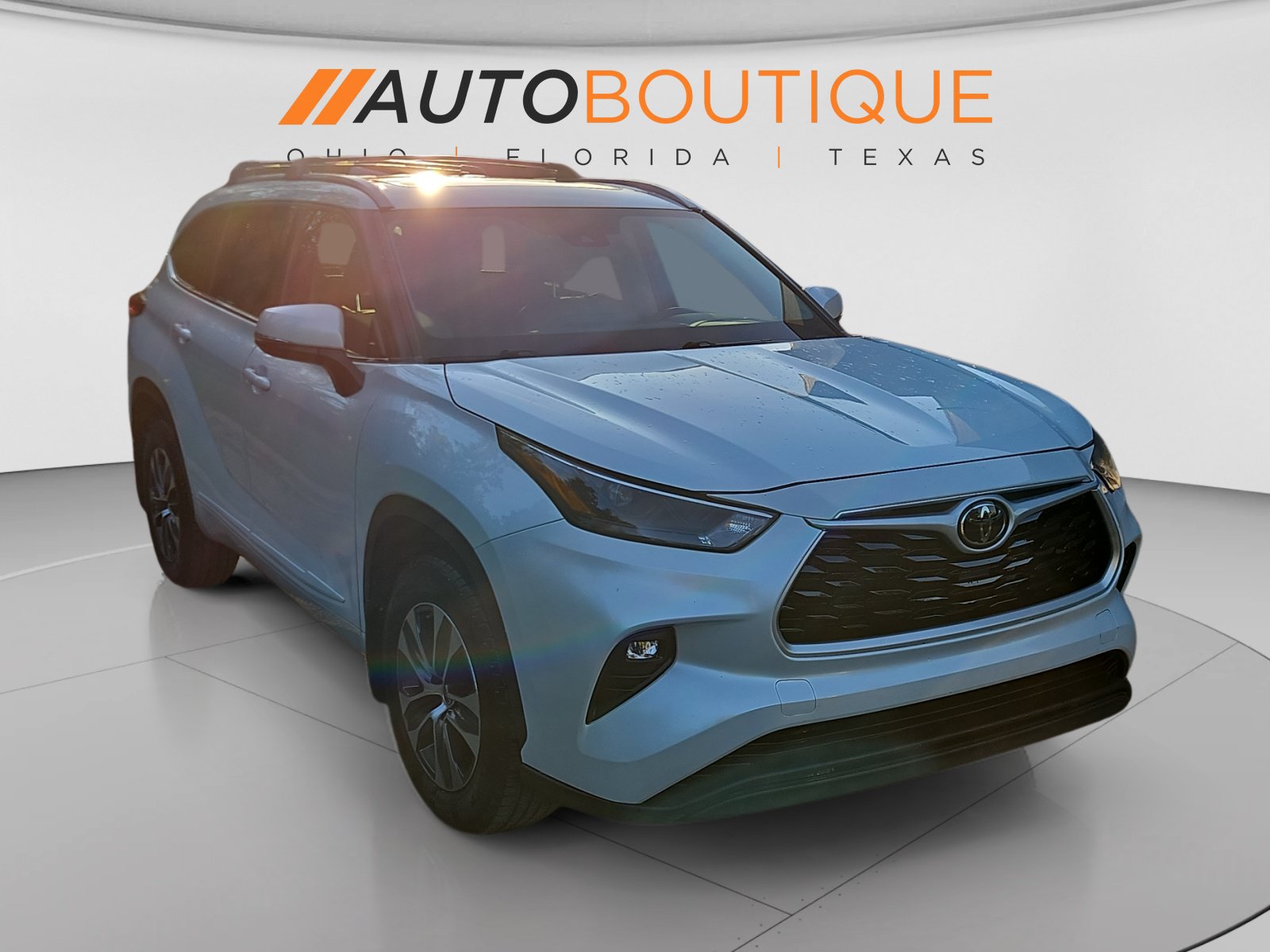 Used 2022 Toyota Highlander XLE AWD/4WD image 7