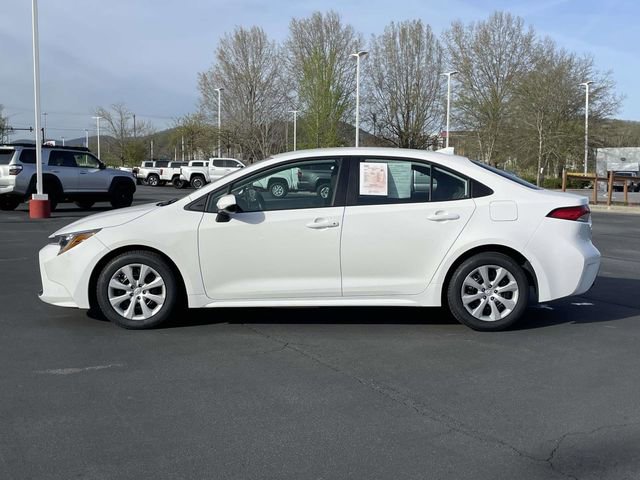 Used 2024 Toyota Corolla LE image 2