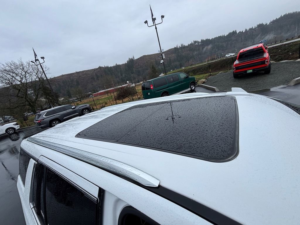 Used 2023 GMC Yukon SLT image 29