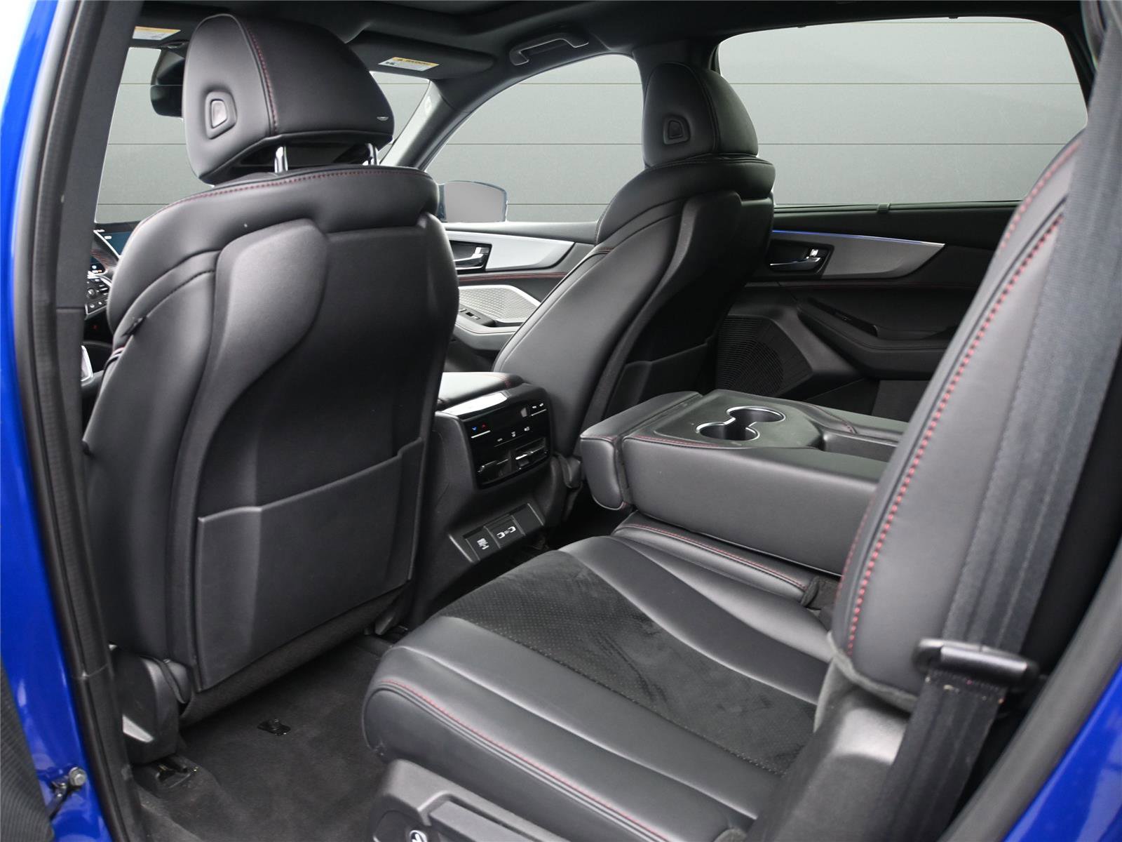 Used 2023 Acura MDX A-Spec image 9