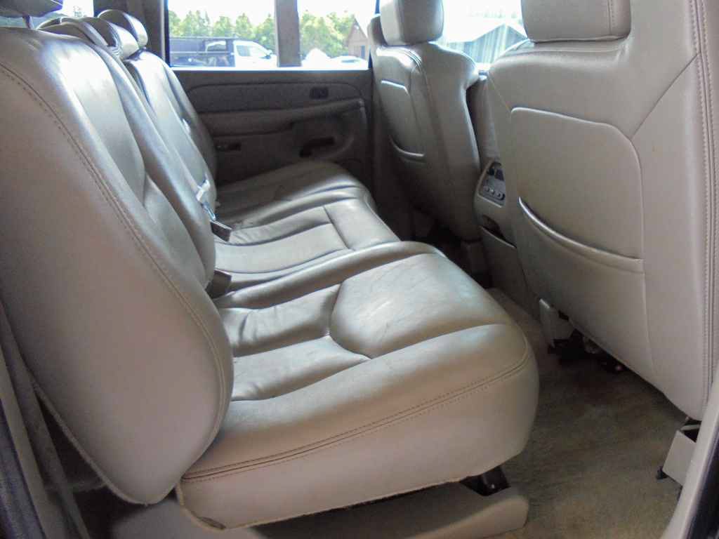 Used 2004 Chevrolet Silverado 2500 LT w/ Skid Plate Package AWD/4WD image 10