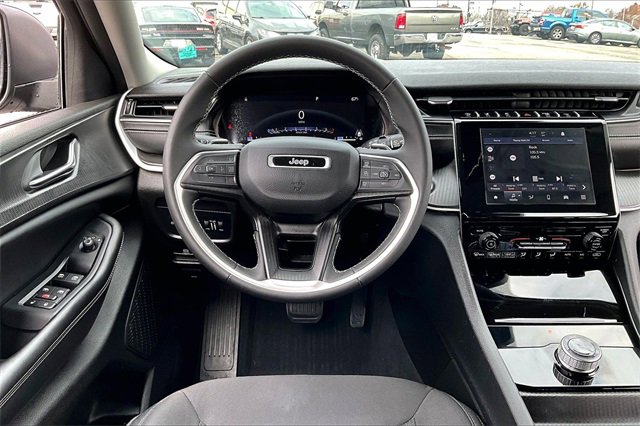 Used 2024 Jeep Grand Cherokee Laredo image 8