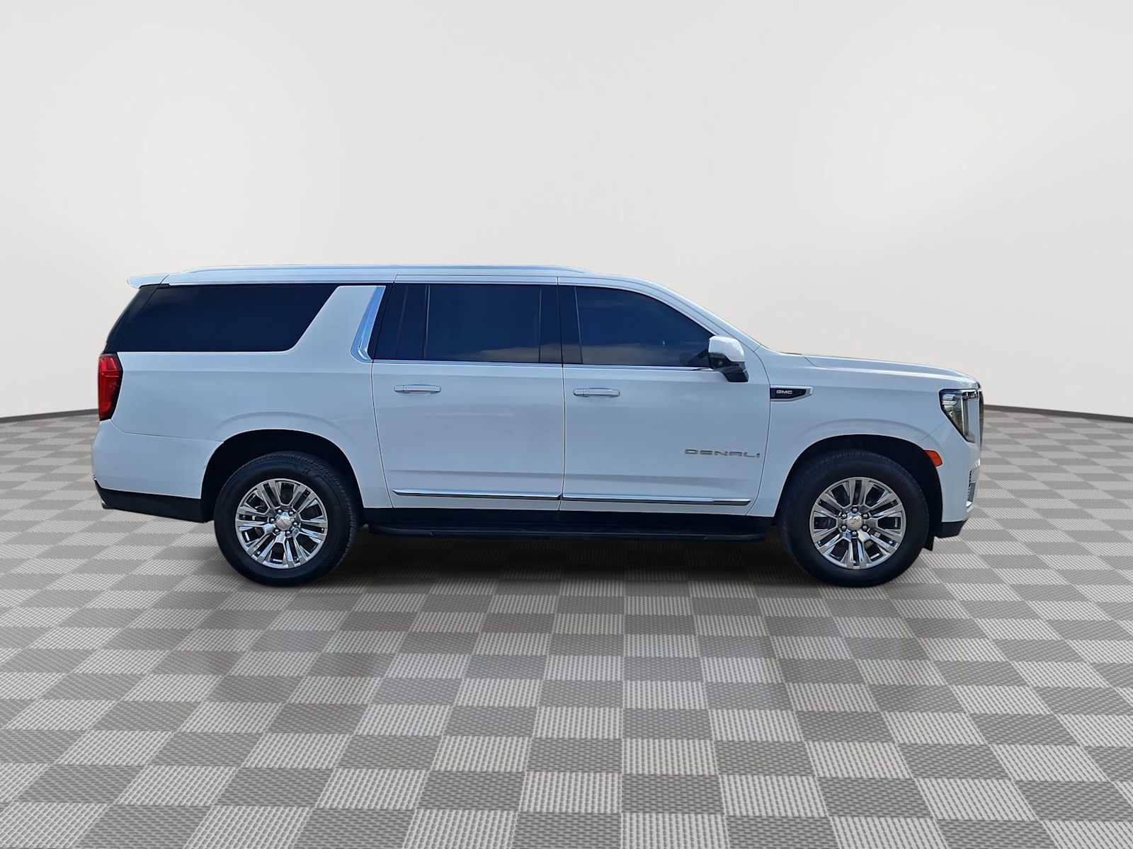 Certified 2021 GMC Yukon XL Denali AWD/4WD image 16