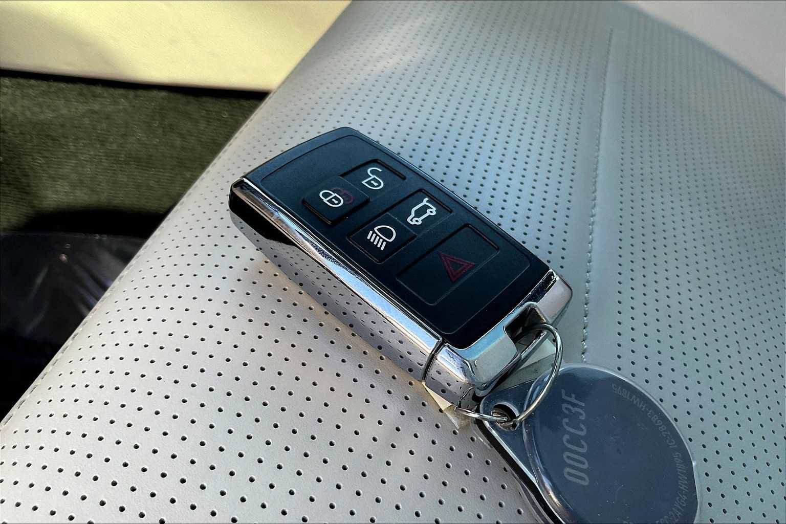 Used 2024 Jaguar F-PACE SVR image 13