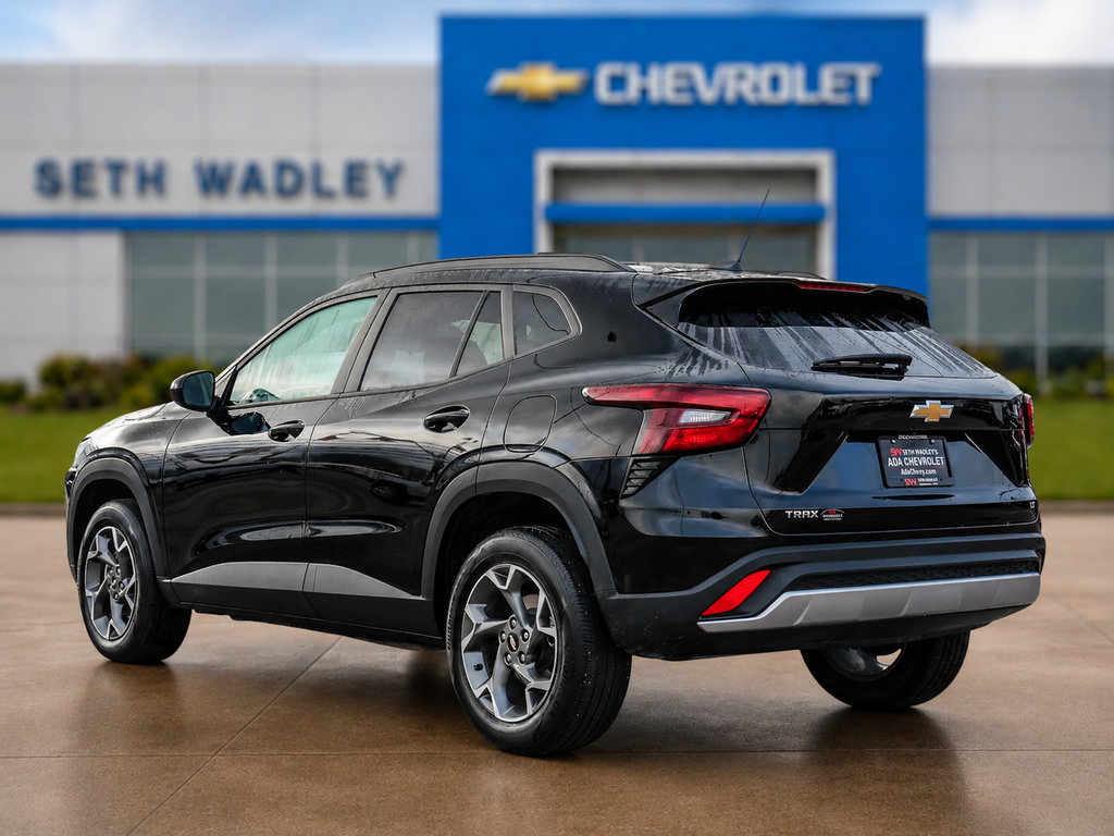 Used 2025 Chevrolet Trax LT FWD image 5