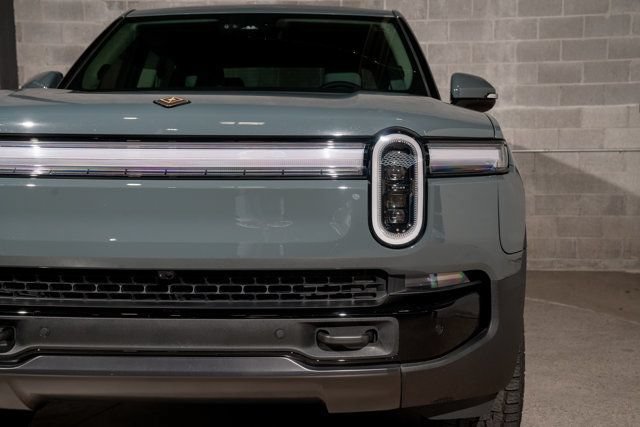 Used 2026 Rivian R1T Premium AWD/4WD image 16