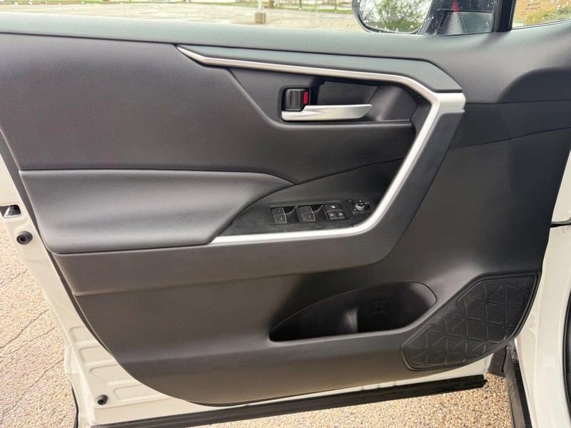 Used 2025 Toyota RAV4 XLE w/ Convenience Package image 19