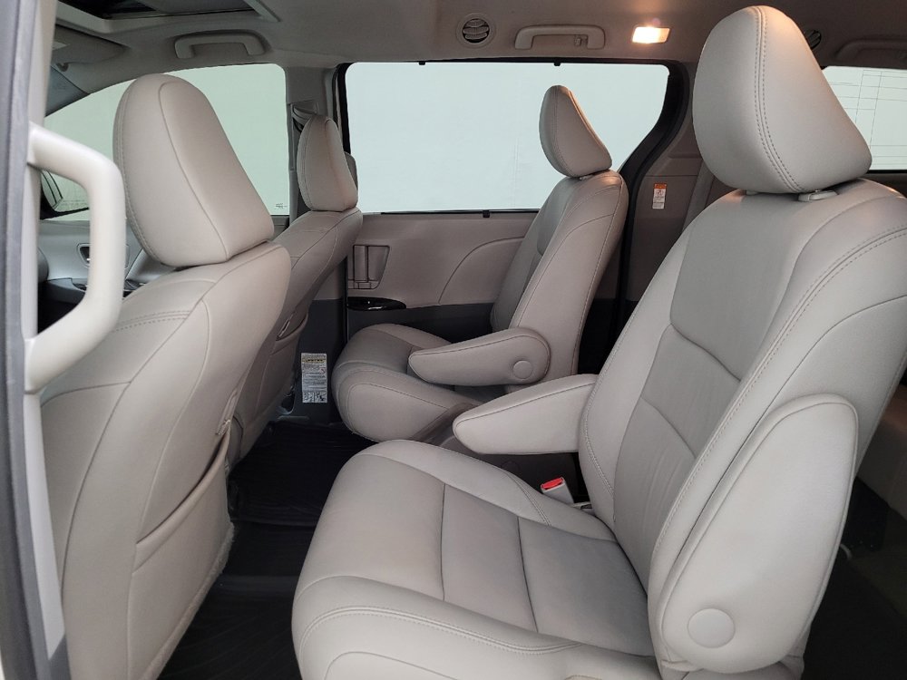 Used 2017 Toyota Sienna XLE w/ XLE Navigation Package AWD/4WD image 18