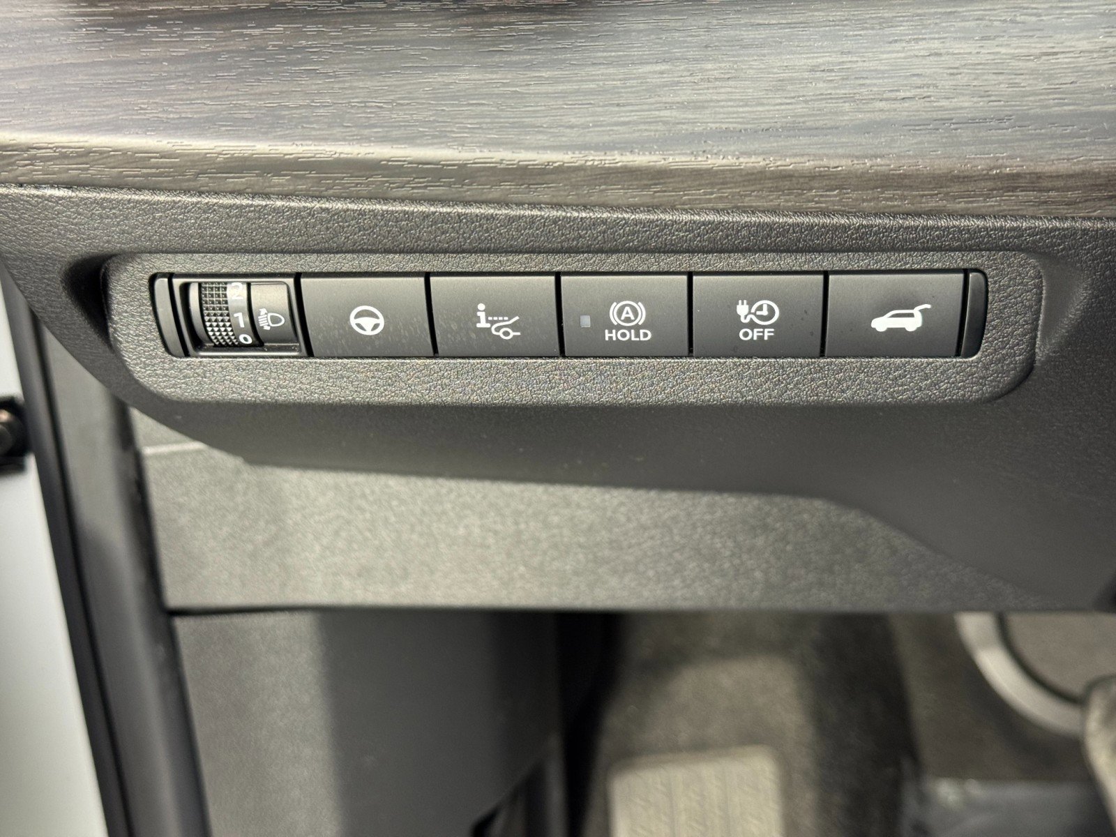 Used 2023 Nissan Ariya Premiere image 18