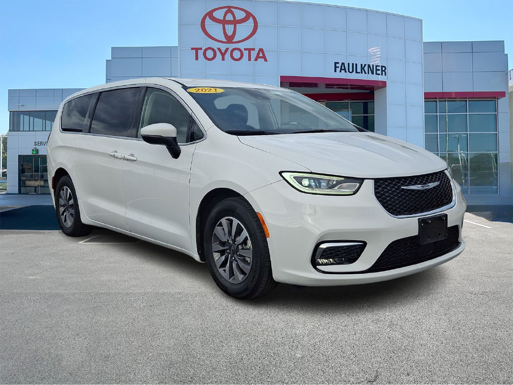 Used 2023 Chrysler Pacifica Touring-L FWD image 1
