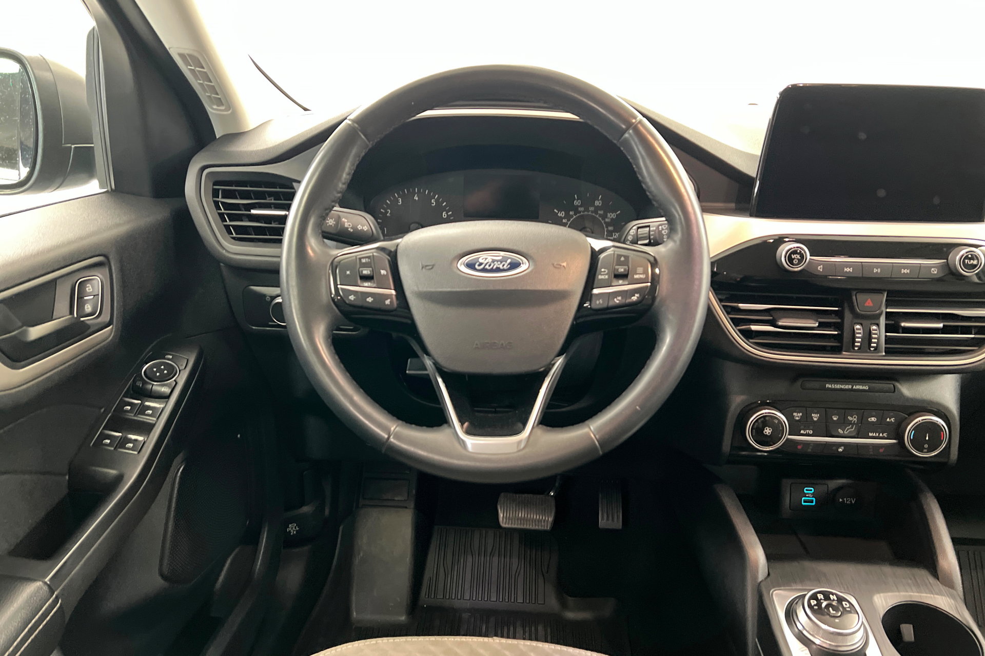 Used 2022 Ford Escape SE w/ Cold Weather Package image 13