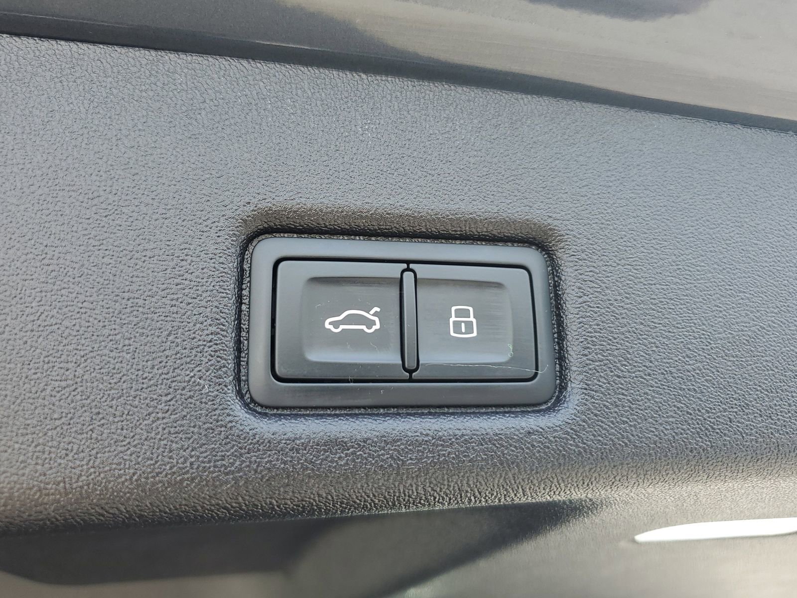 Used 2025 Audi Q5 Premium w/ Convenience Package image 10