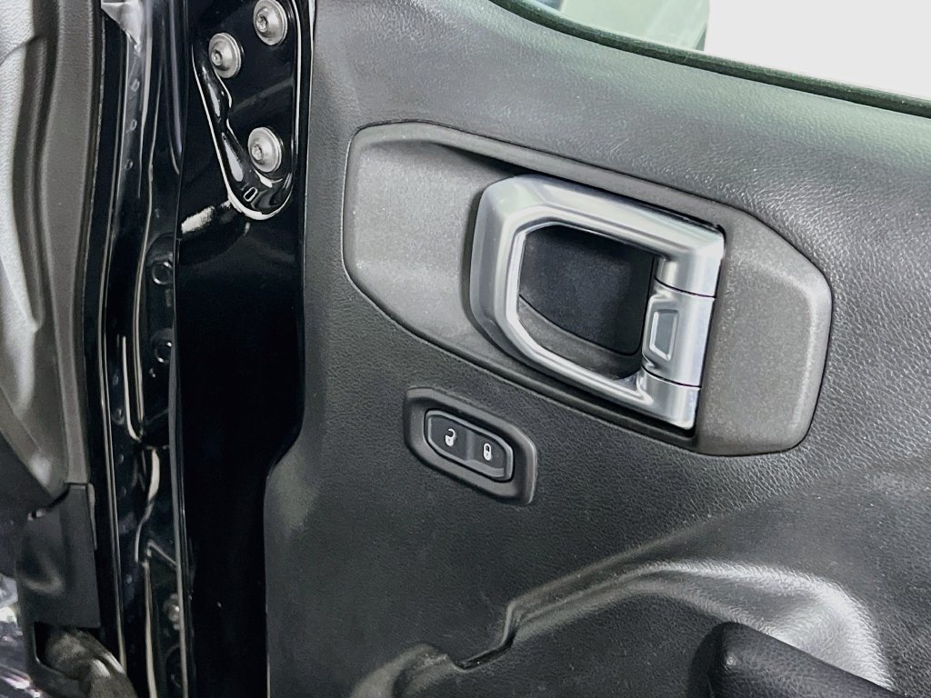 Used 2018 Jeep Wrangler Sport AWD/4WD image 28
