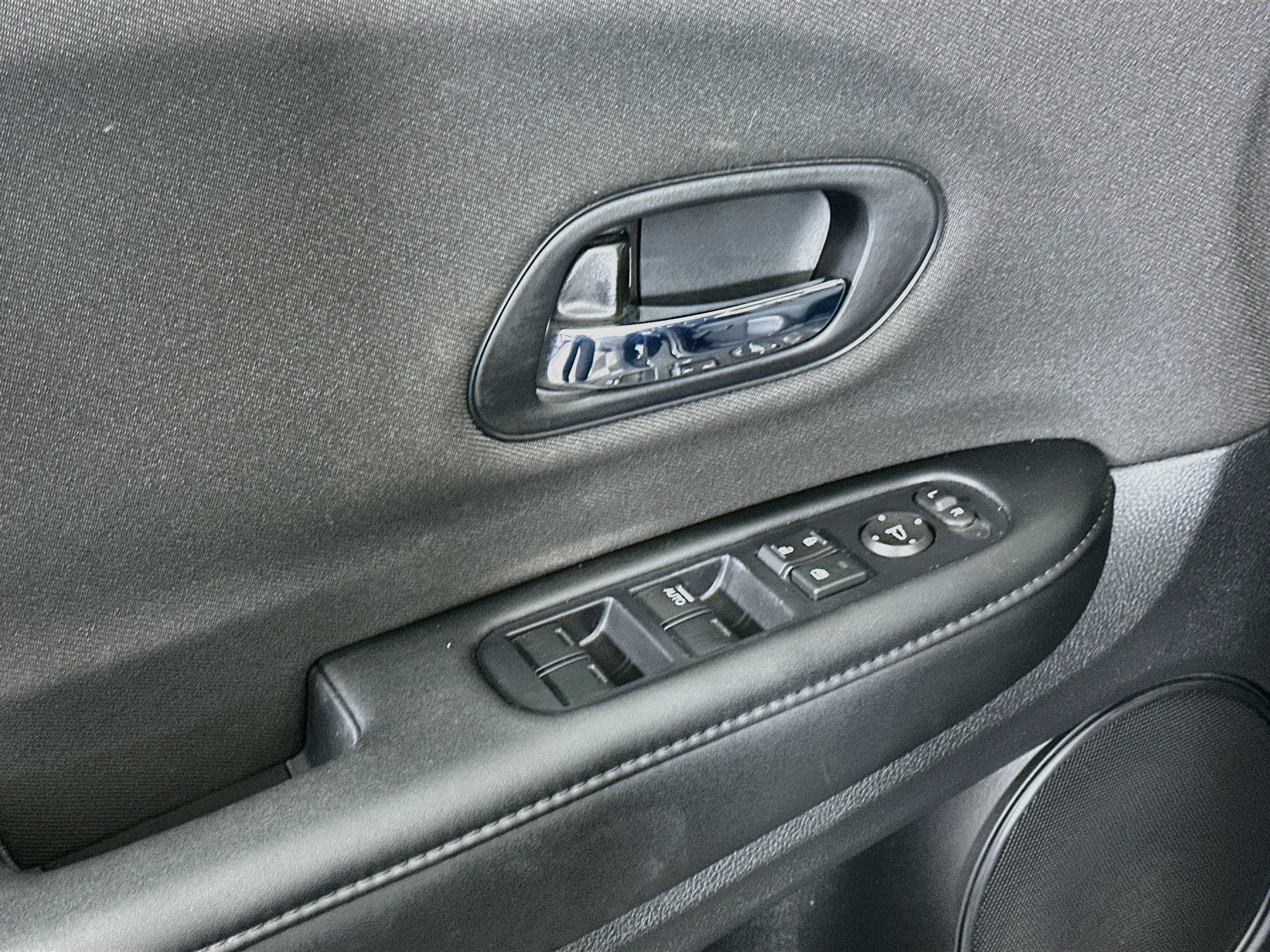 Used 2020 Honda HR-V LX image 15