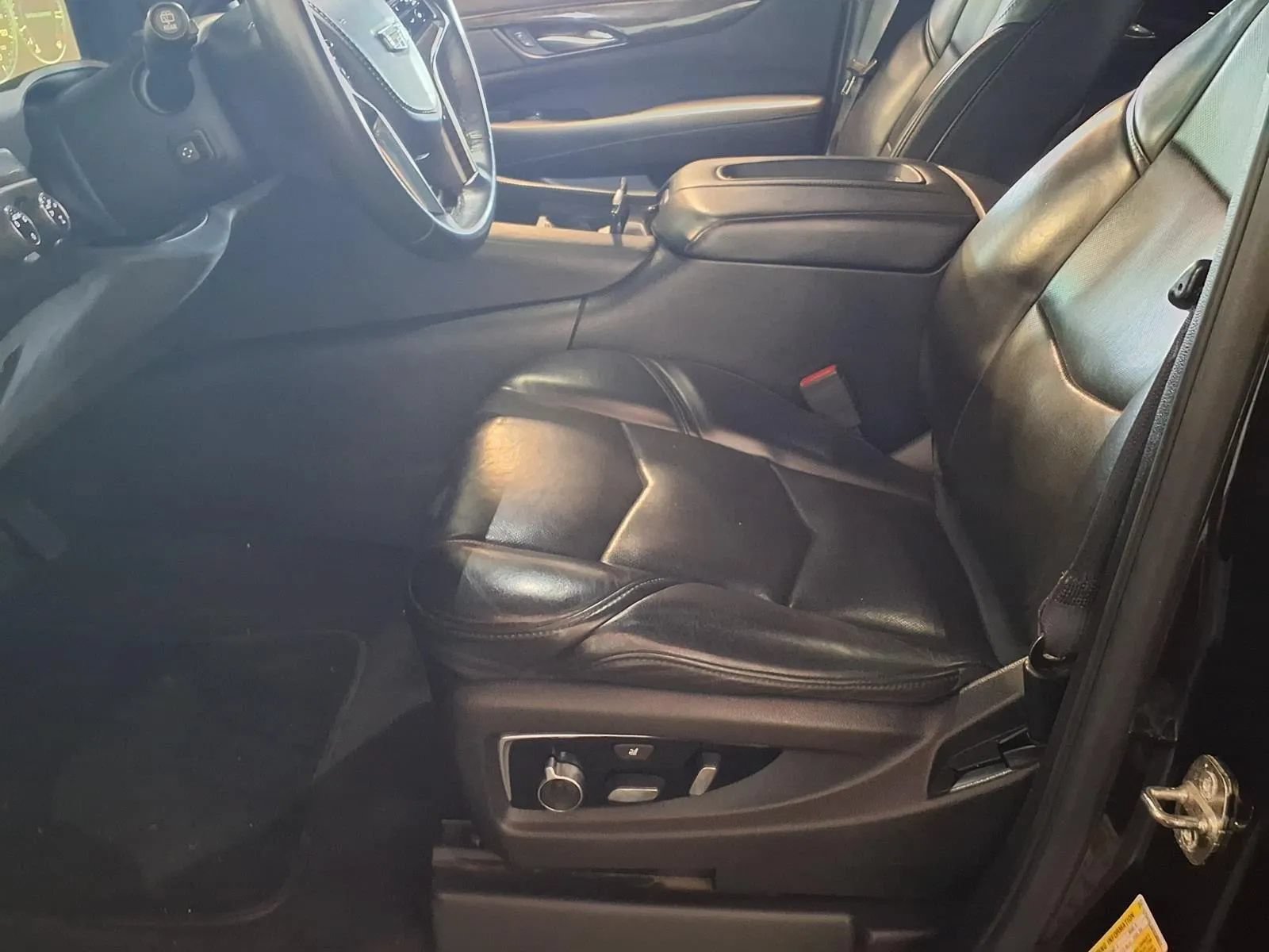 Used 2015 Cadillac Escalade ESV Platinum AWD/4WD image 22