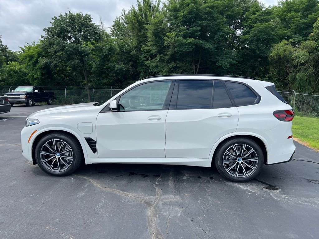 Certified 2025 BMW X5 xDrive50e w/ M Sport Package image 8