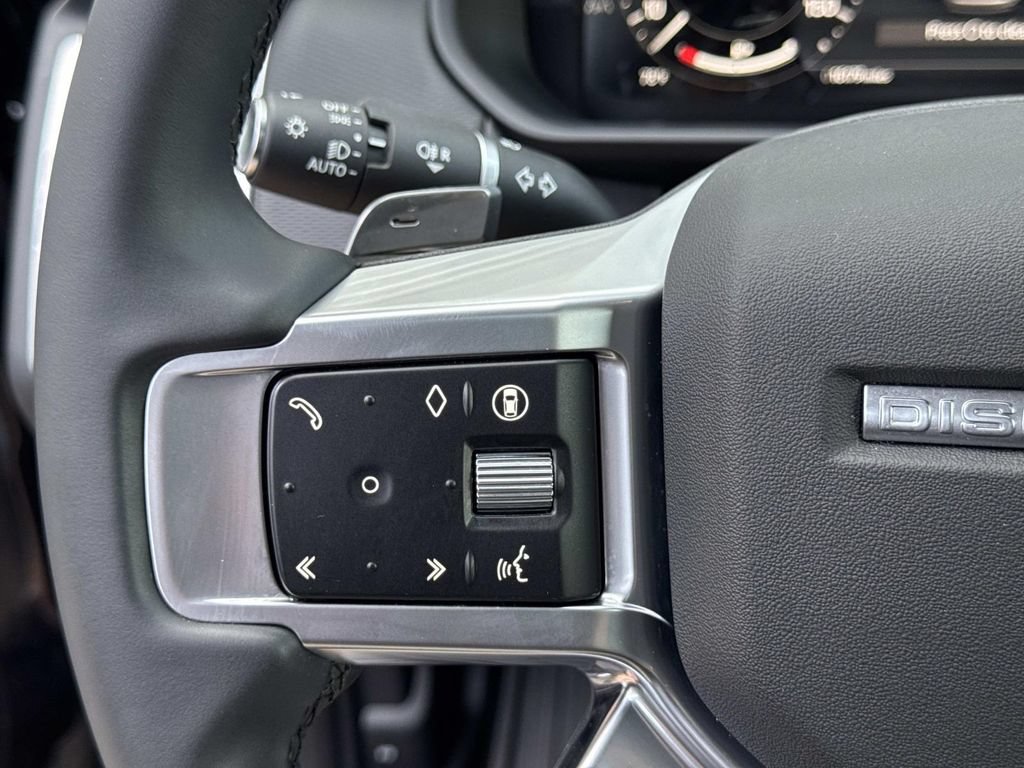 Certified 2024 Land Rover Discovery Dynamic SE AWD/4WD image 30
