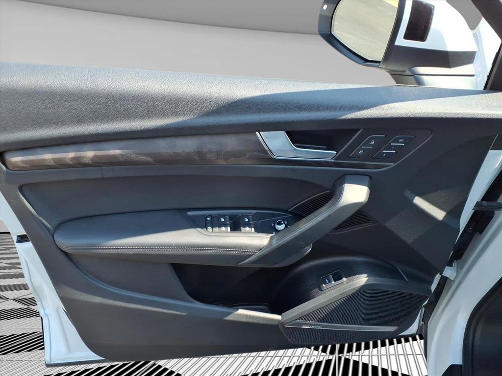 Used 2019 Audi Q5 Prestige w/ Prestige Package image 19