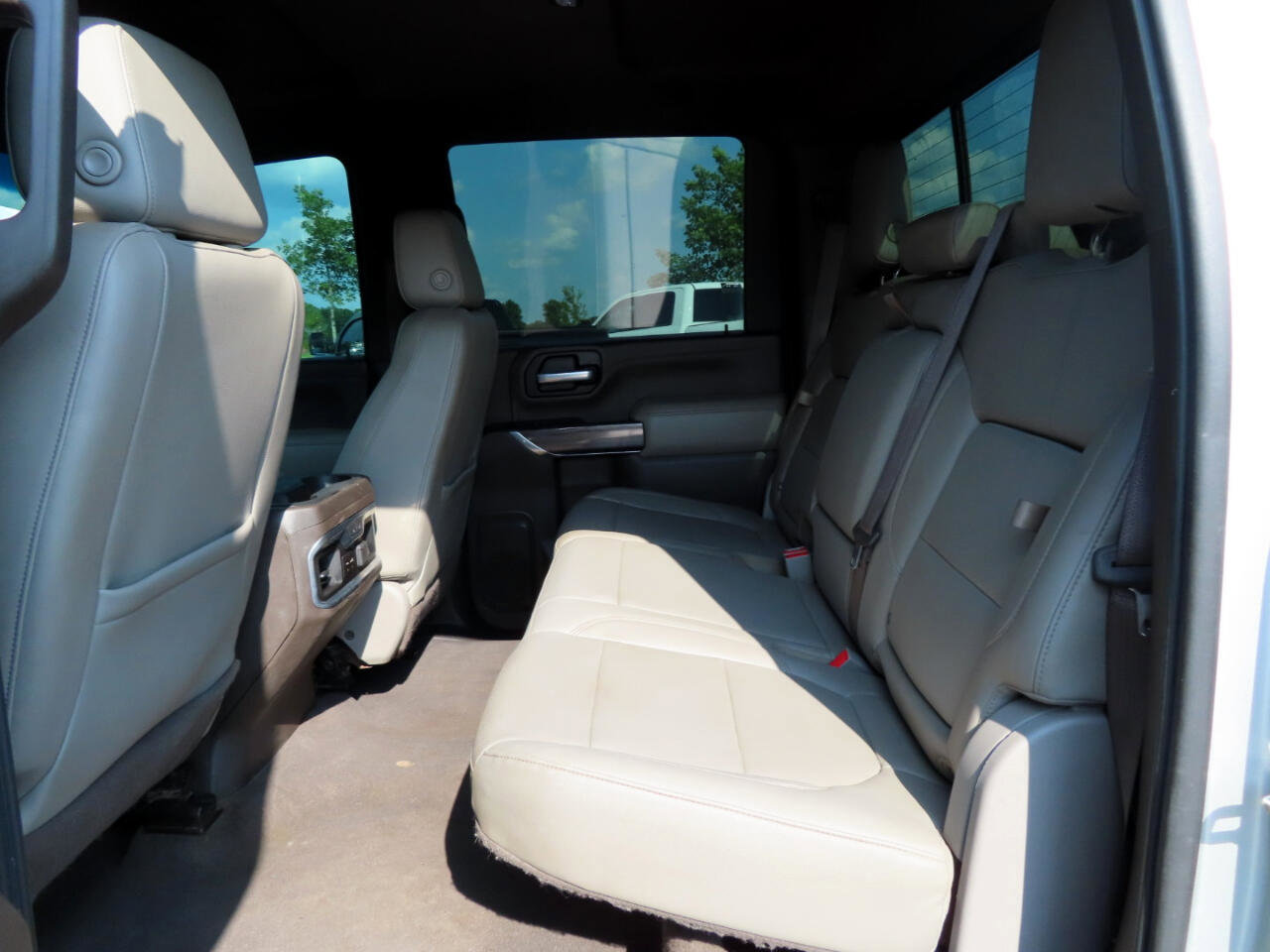 Used 2020 Chevrolet Silverado 2500 LTZ w/ LTZ Convenience Package image 28