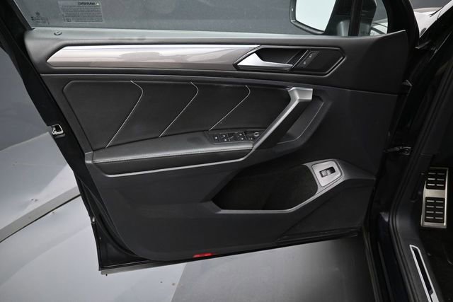 Used 2023 Volkswagen Tiguan SE R-Line FWD image 11