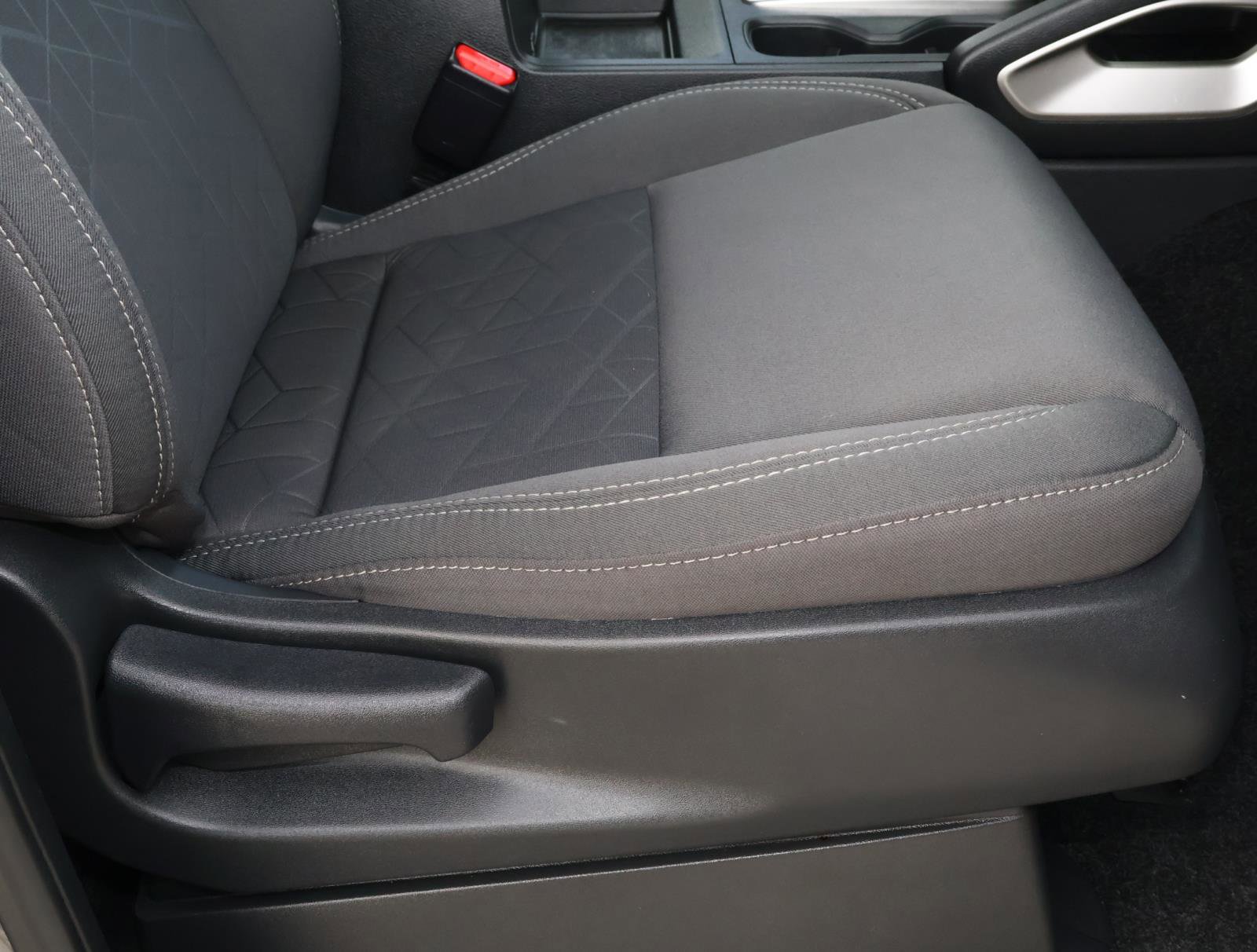 Used 2025 Nissan Frontier SV image 19