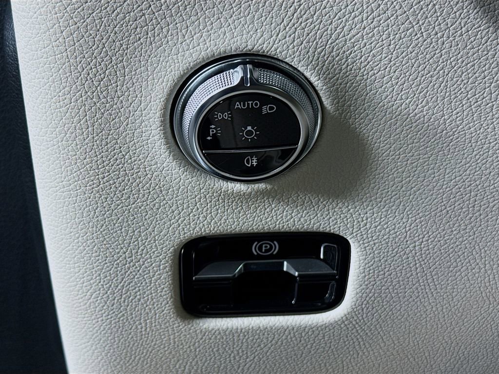 Certified 2024 Mercedes-Benz GLC 300 4MATIC image 10