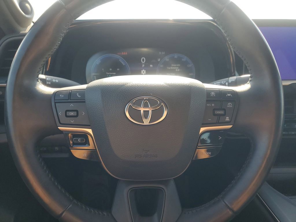 Used 2023 Toyota Crown Limited image 19