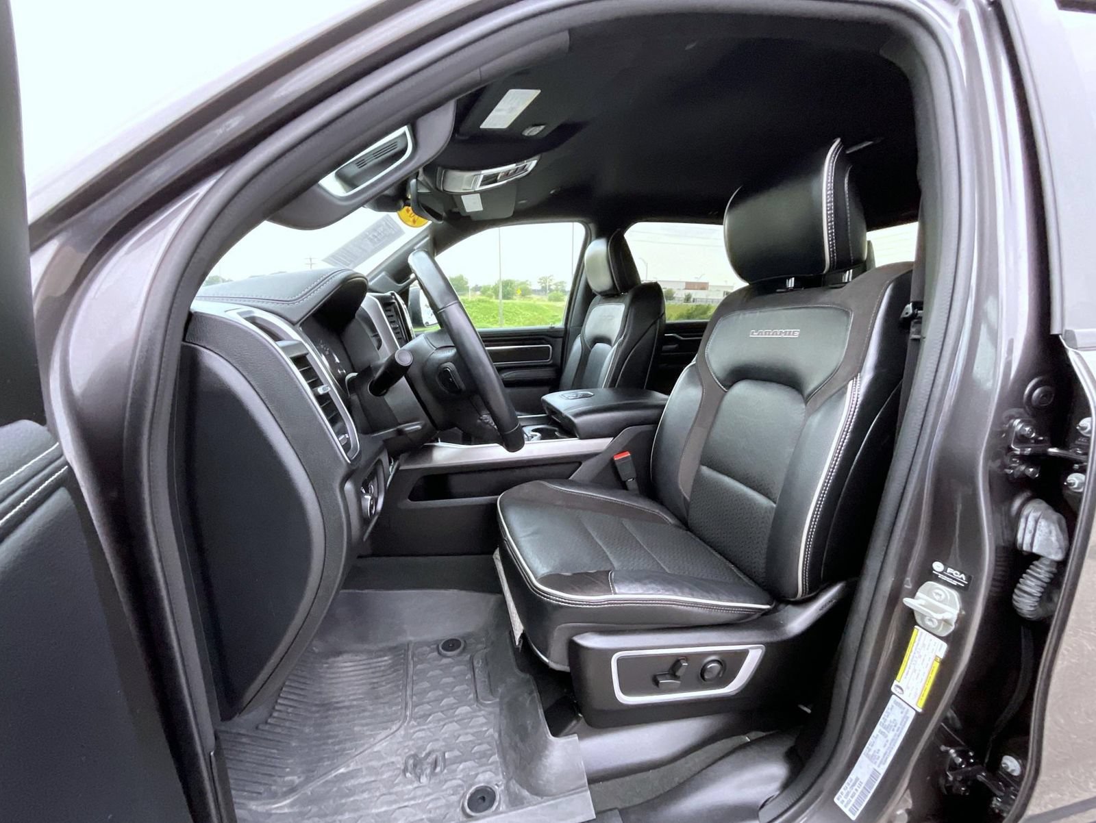 Used 2023 RAM 1500 Laramie AWD/4WD image 10