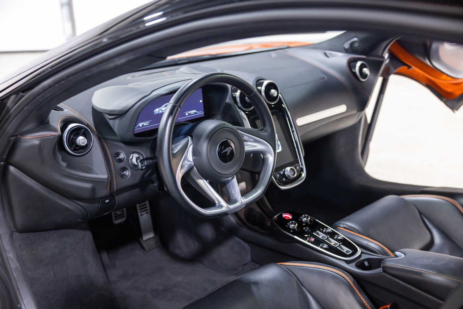 Used 2023 McLaren GT RWD image 34