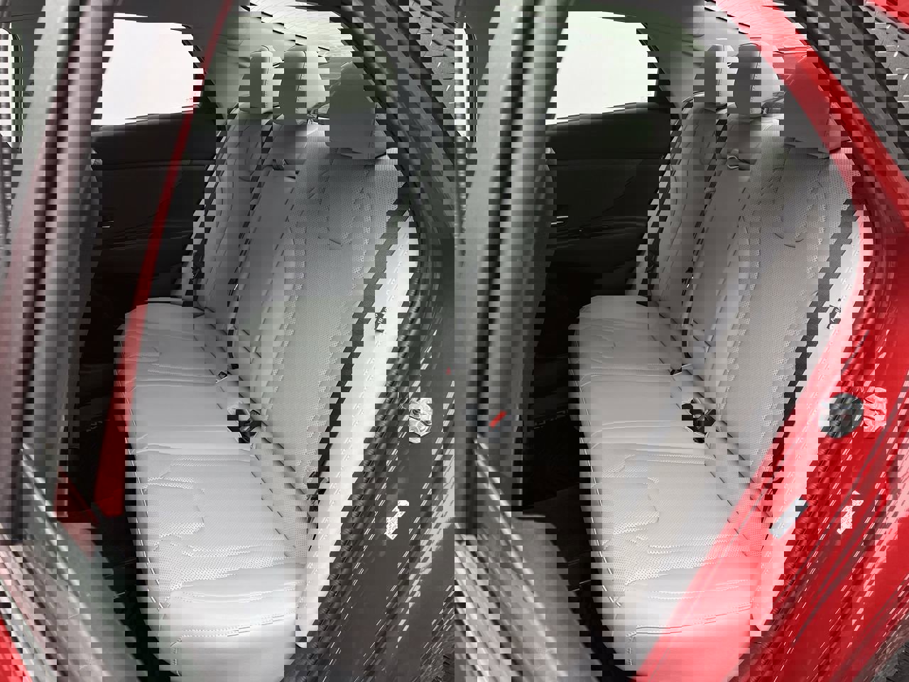 Used 2024 Hyundai Elantra Limited image 12