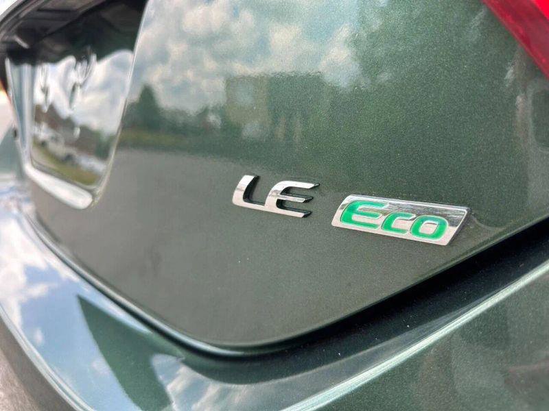 Used 2015 Toyota Corolla LE FWD image 9