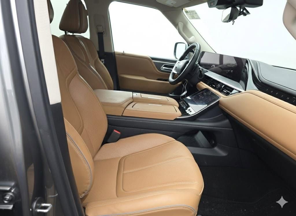 Used 2025 INFINITI QX80 Sensory image 21