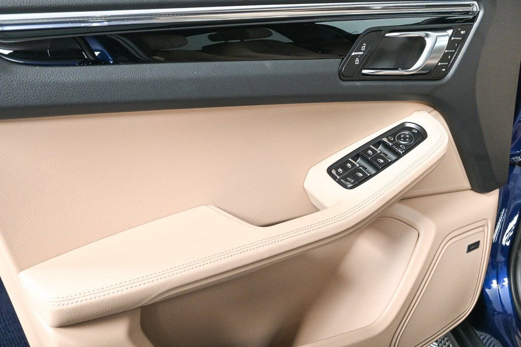 Certified 2026 Porsche Macan image 6