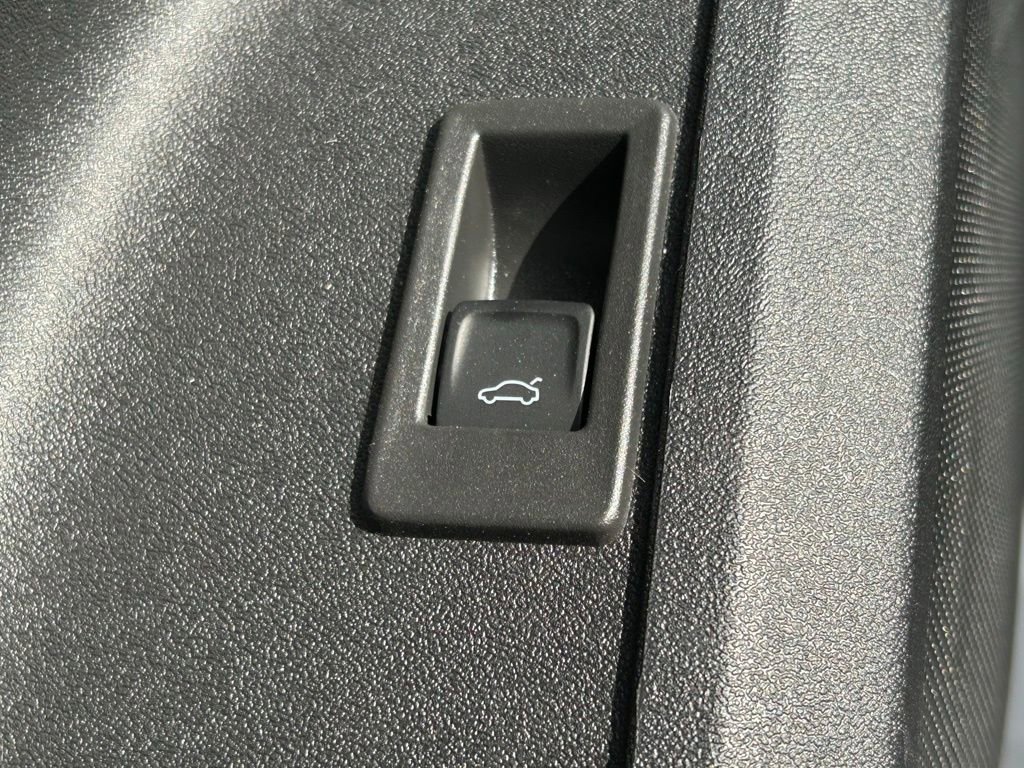 Used 2025 Audi Q5 Premium w/ Convenience Package image 19