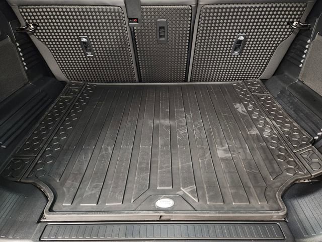 New 2026 Land Rover Defender 110 X-Dynamic SE image 33