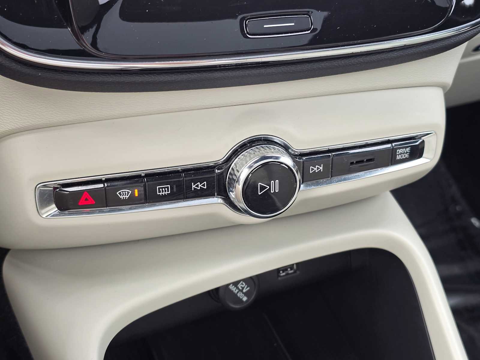 Used 2019 Volvo XC40 T5 Momentum image 30