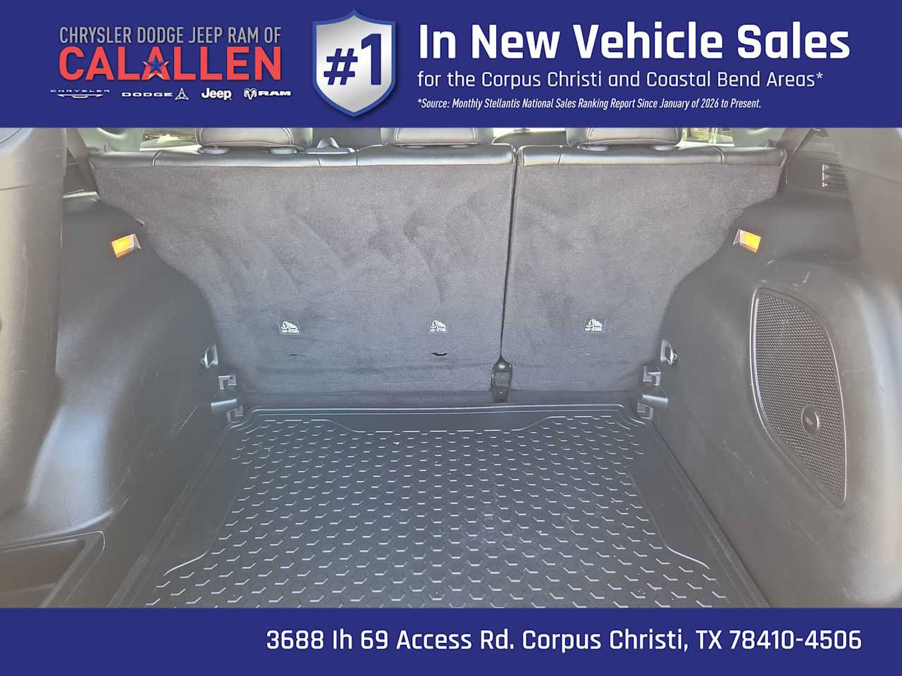 Used 2025 Jeep Compass Latitude w/ Sun & Sound Group AWD/4WD image 27